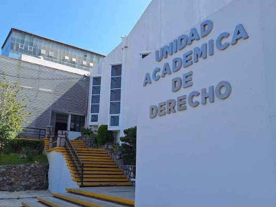 Maestros de la UAZ denuncian ingreso de policías armados a Facultad de Derecho durante protesta por adeudos laborales