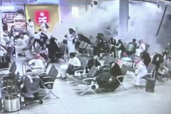 Al menos 50 muertos en bombardeos hut&iacute;es en un campamento militar en Yemen