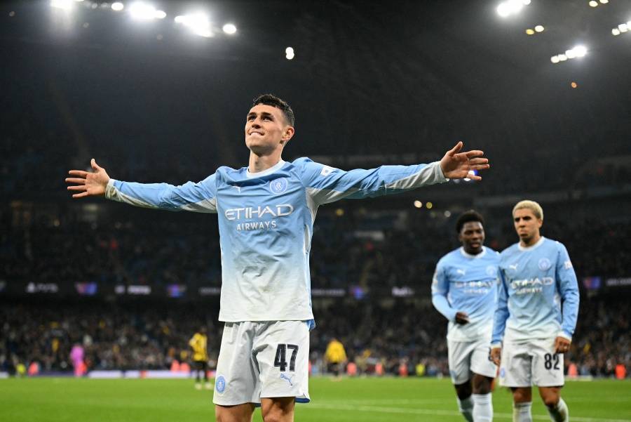 Manchester City golea al AEK Atenas con triplete de Phil Foden
