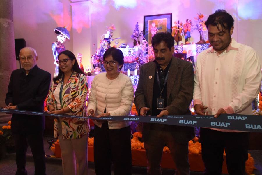 Inauguran ofrenda “Cultura, Muerte y Tradici&oacute;n. Altar dedicado a los Artistas Universitarios”