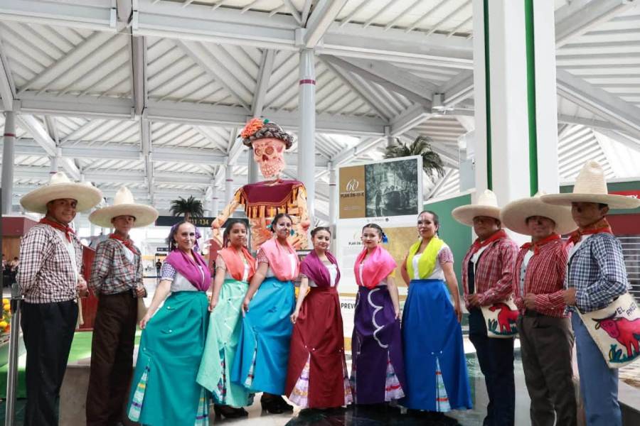 Inauguran en el AIFA la catrina monumental “La Vendedora de Flores” De Atlixco