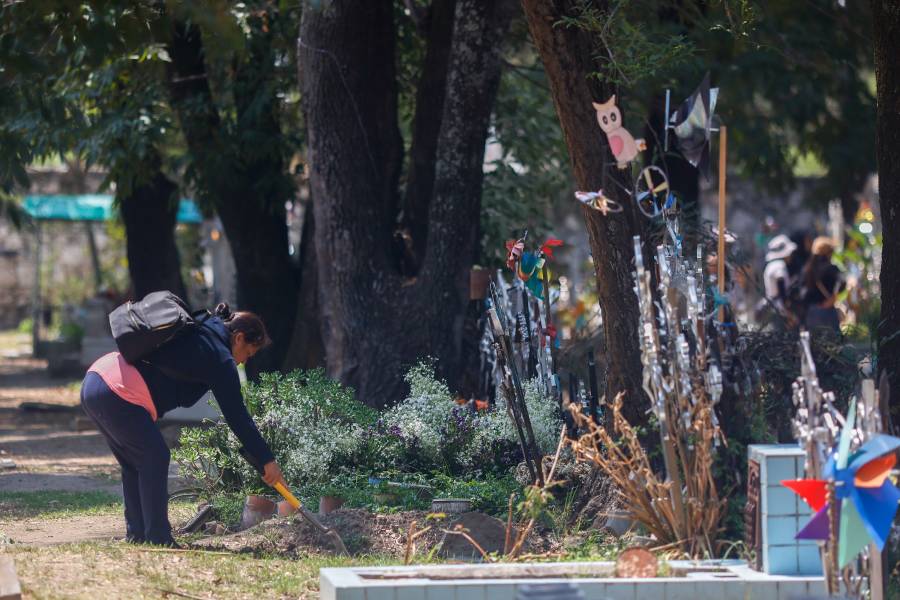Gobierno de la Ciudad exhorta a prevenir golpes de calor durante las visitas a panteones en Día de Muertos