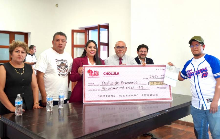 Tonantzin Fern&aacute;ndez fortalece las tradiciones de San Pedro Cholula con apoyos a batallones de animeros
