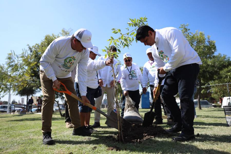 Omar Mu&ntilde;oz entrega parque rehabilitado en La Reserva