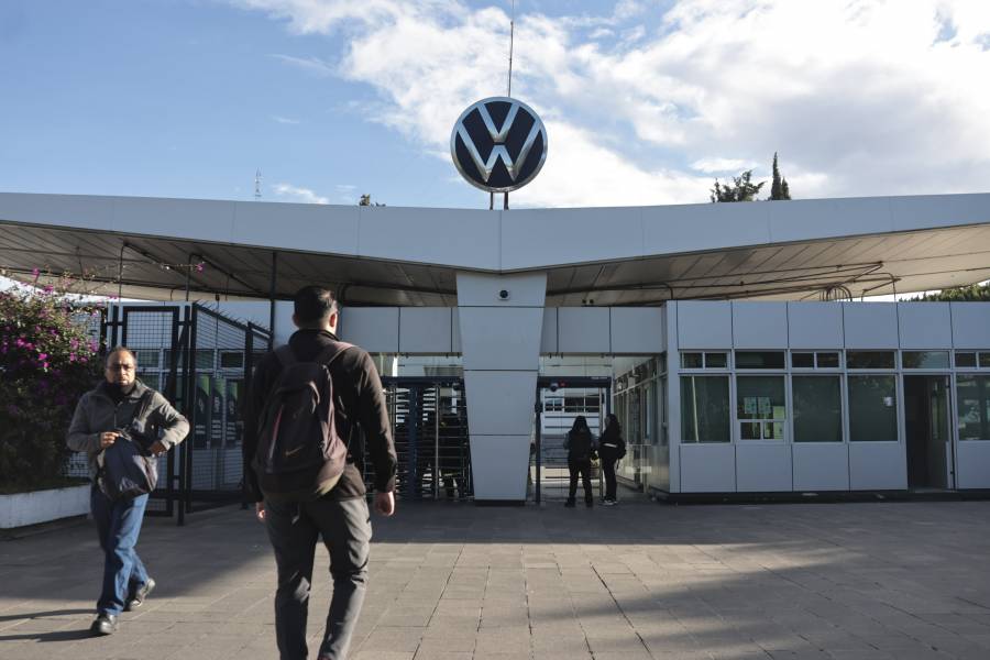 Trabajadores de Volkswagen aceptan aumento global de 824 y conjuran huelga en Puebla