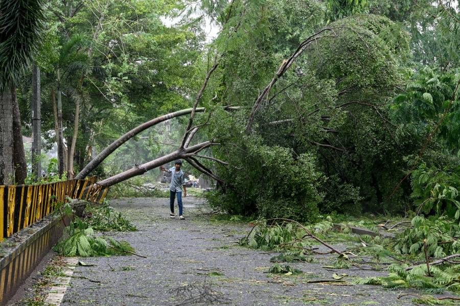 El ciclón Arnab deja tres muertos tras tocar tierra en India