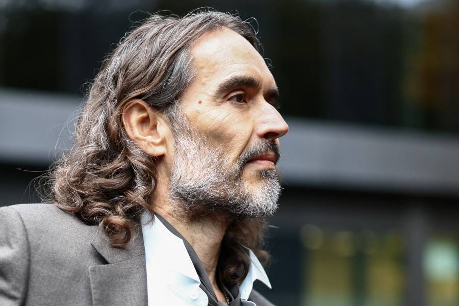 El actor Russell Brand afirma en su juicio por violación que 