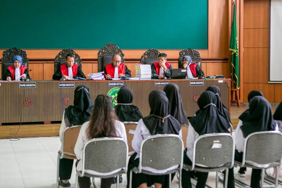 Once mujeres condenadas en Indonesia por maltrato infantil en una guardería
